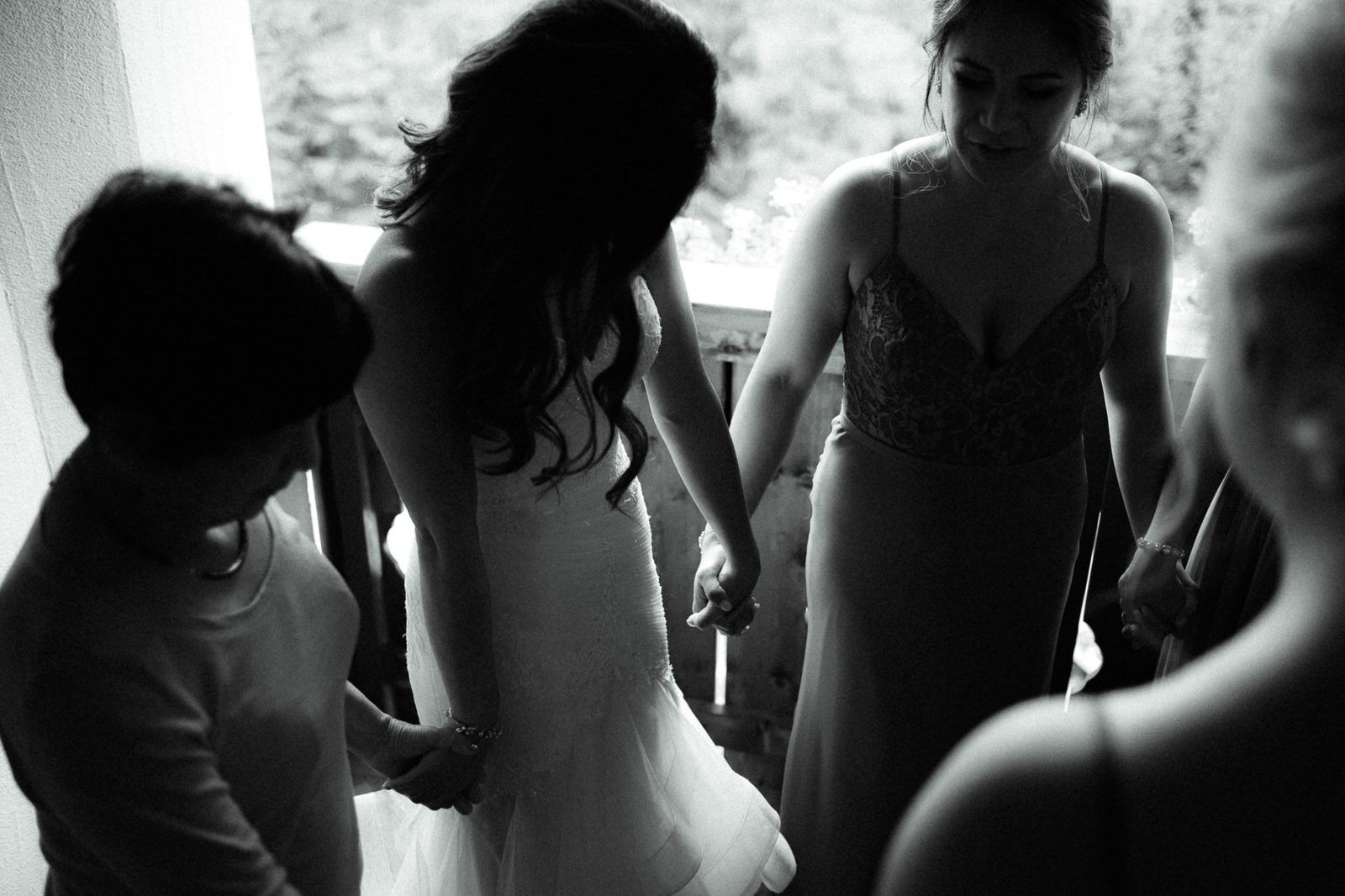 Bride getting ready - Wedding in the Dolomites, Colfosco, Italy - Italian Apls
