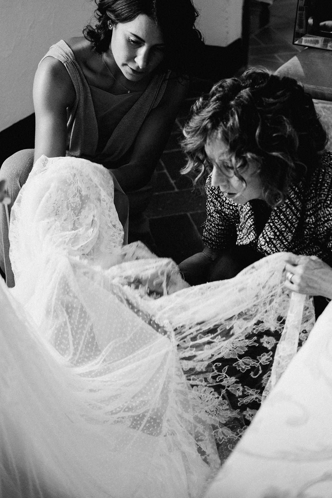 Bride's getting ready - Wedding in Chianti, Tuscany